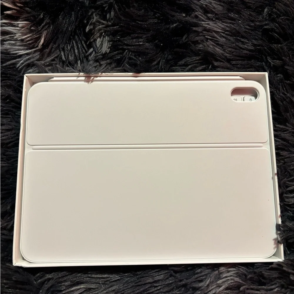 Apple iPad Magic Keyboard Folio in Light Gray